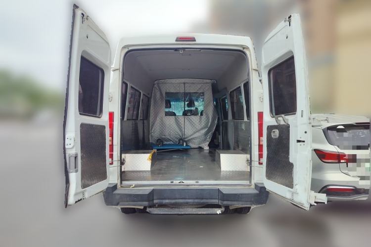 Used Iveco Daily 2023 2.5T A37M1 Long Wheelbase Mid-Height Dual-Tire Side-Sliding Doors 5–9 Seats Trunk