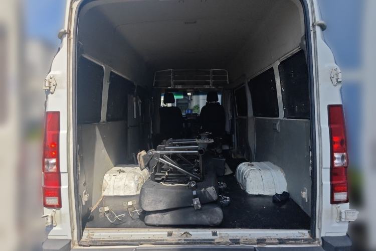 Used Iveco Daily 2023 2.5T A37M1 Long Wheelbase Mid-Height Dual-Tire Side-Sliding Doors 5–9 Seats Trunk