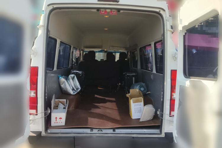 Used Iveco Daily 2023 2.5T A37M1 Long Wheelbase Mid-Roof Dual-Tire Side-Sliding Doors 5-9 Seats Trunk