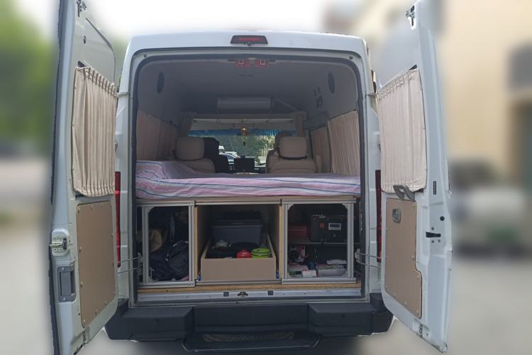 Used Iveco Daily 2023 2.5T A35M1 Short Wheelbase Mid-Height Dual-Tire Manual Door 5-9 Seater Trunk