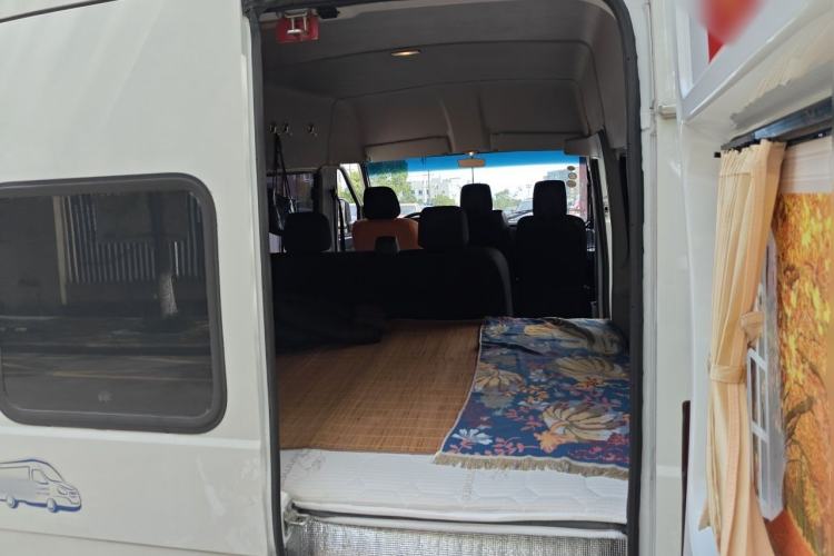 Used Iveco Daily 2023 2.5T A35M1 Short Wheelbase Mid-Height Single-Tire Side-Sliding Door 5–9 Seats Trunk