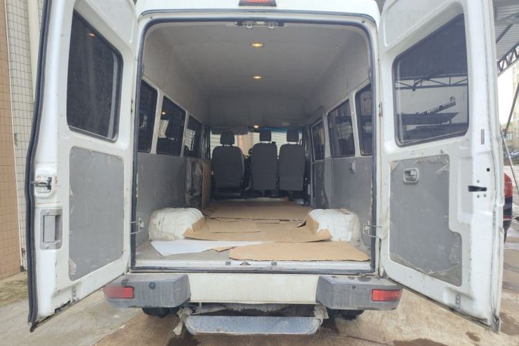 Used Iveco Daily 2023 2.5T A37M1 Long Wheelbase Mid-Height Dual-Tire Side-Sliding Doors 5–9 Seats Trunk