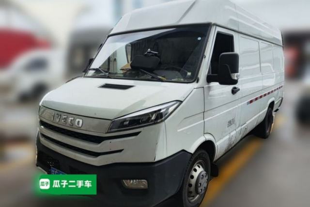 Used Iveco Daily 2023 2.8T V40 Van Long Wheelbase Mid-Roof Dual Tires Manual Doors 2-3 Seater
