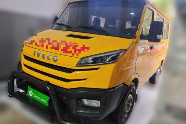 Used Iveco Daily 2023 2.5T A35M1 Multi-Purpose Passenger Vehicle Short Wheelbase Low Roof Single-Tire Side-Sliding Door Automatic Transmission