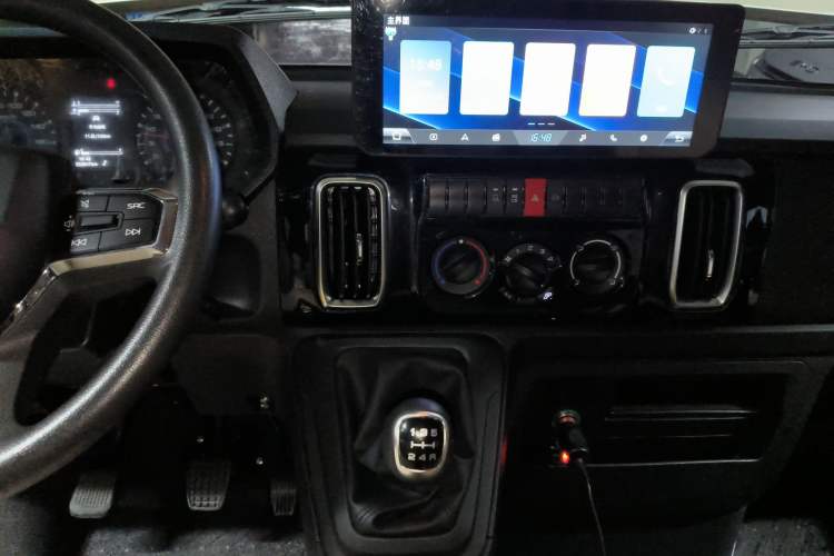 Used Iveco Daily 2023 2.5T A37M1 Long Wheelbase Mid-Height Dual-Tire Side-Sliding Doors 5–9 Seats Audio And AC Panel
