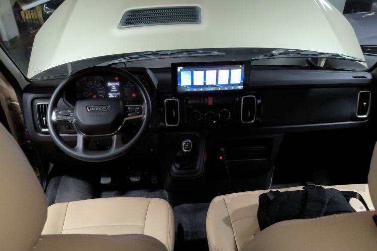 Used Iveco Daily 2023 2.5T A37M1 Long Wheelbase Mid-Height Dual-Tire Side-Sliding Doors 5–9 Seats Center Console