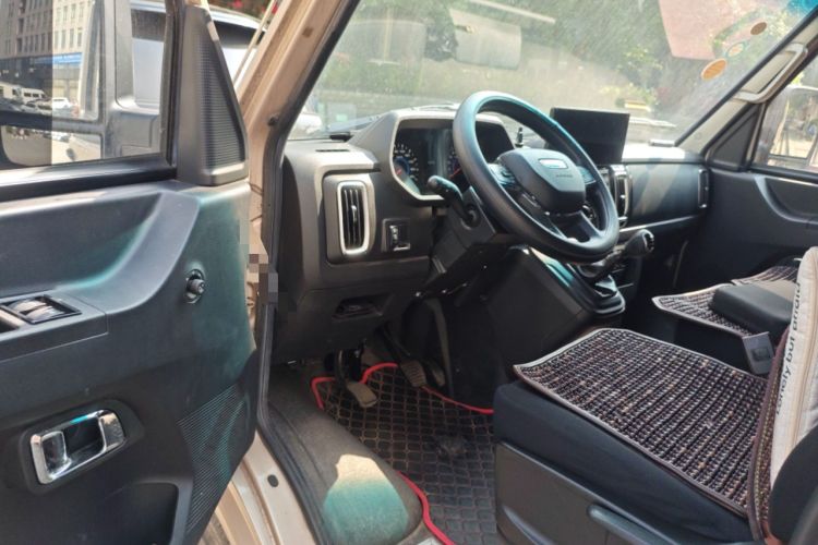 Used Iveco Daily 2023 2.5T A35M1 Short Wheelbase Mid-Height Single-Tire Side-Sliding Door 5–9 Seats Driver Seat