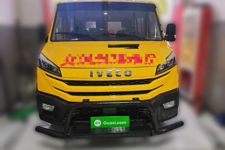 Used Iveco Daily 2023 2.5T A35M1 Multi-Purpose Passenger Vehicle Short Wheelbase Low Roof Single-Tire Side-Sliding Door Automatic Transmission Front
