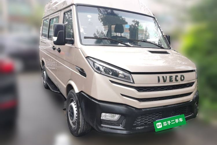 Used Iveco Daily 2023 2.5T A35M1 Short Wheelbase Mid-Height Single-Tire Side-Sliding Door 5–9 Seats Front Right 45 Deg