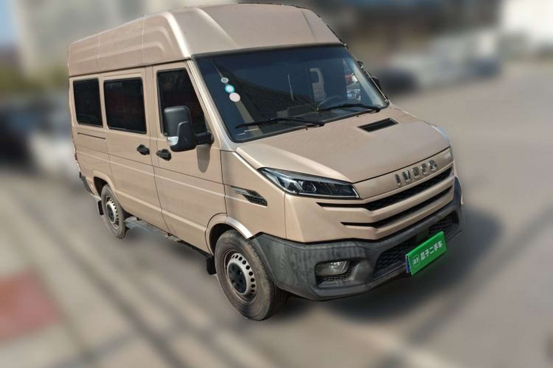 Used Iveco Daily 2023 2.5T A35M1 Short Wheelbase Mid-Height Single-Tire Side-Sliding Door 5–9 Seats Front Right 45 Deg