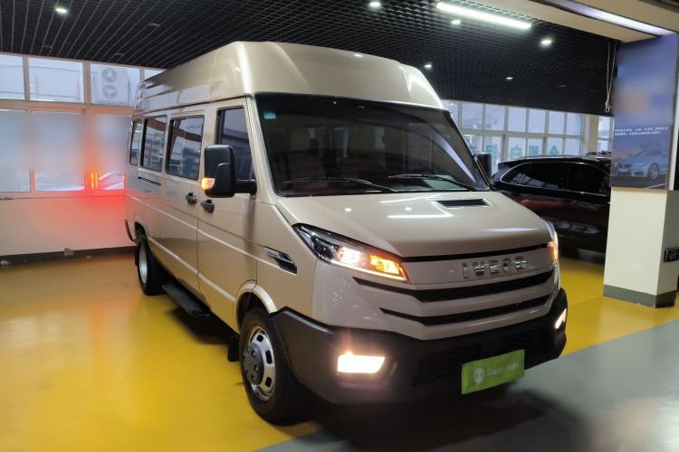 Used Iveco Daily 2023 2.5T A37M1 Long Wheelbase Mid-Height Dual-Tire Side-Sliding Doors 5–9 Seats Front Right 45 Deg