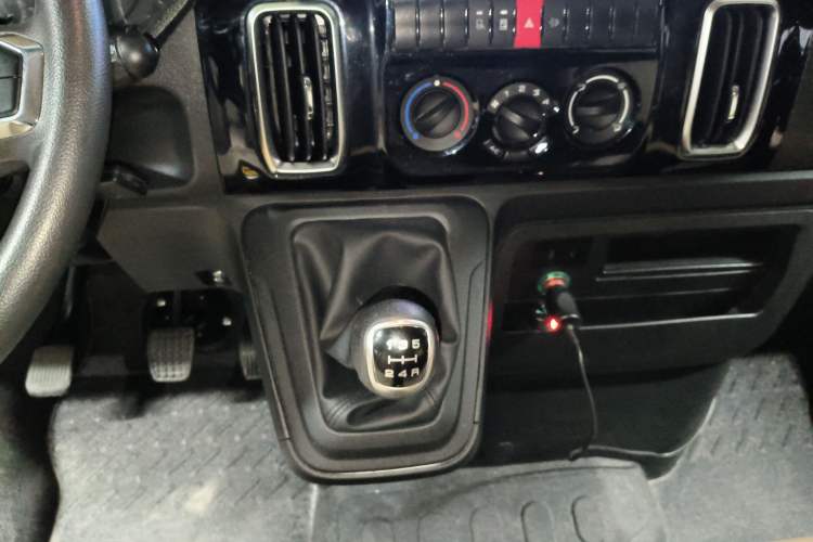 Used Iveco Daily 2023 2.5T A37M1 Long Wheelbase Mid-Height Dual-Tire Side-Sliding Doors 5–9 Seats Gear Lever