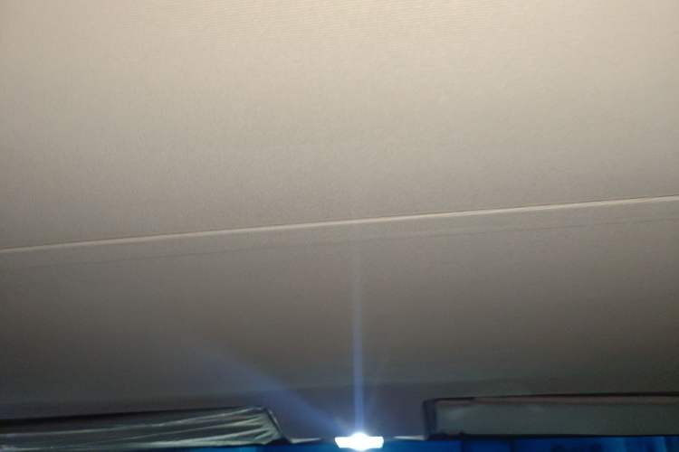 Used Iveco Daily 2023 2.5T A35M1 Multi-Purpose Passenger Vehicle Short Wheelbase Low Roof Single-Tire Side-Sliding Door Automatic Transmission Headliner