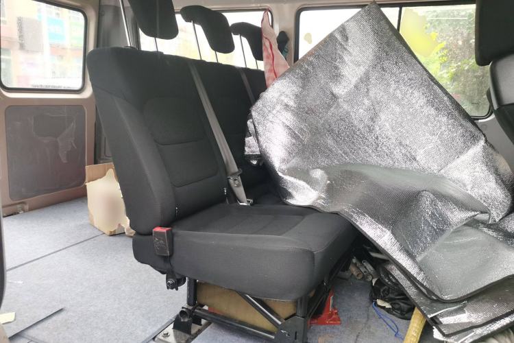 Used Iveco Daily 2023 2.5T A35M1 Short Wheelbase Mid-Height Single-Tire Side-Sliding Door 5–9 Seats Left Rear Seat