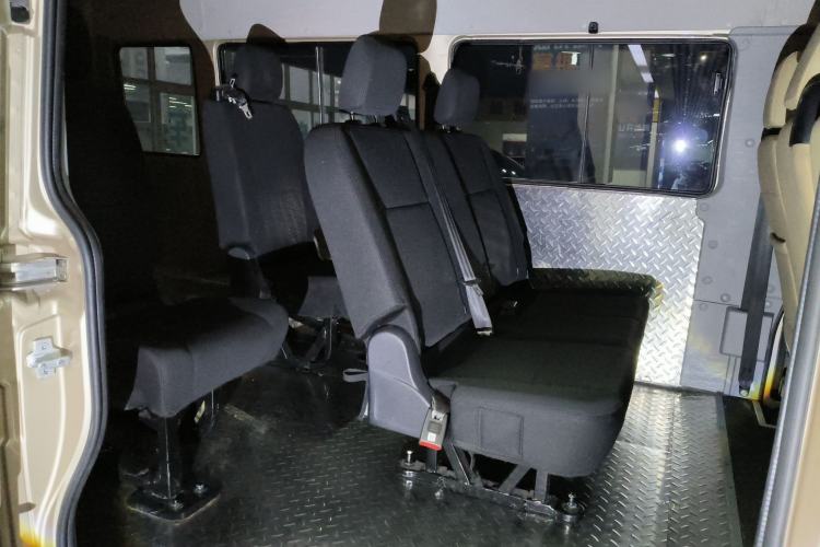 Used Iveco Daily 2023 2.5T A37M1 Long Wheelbase Mid-Height Dual-Tire Side-Sliding Doors 5–9 Seats Left Rear Seat