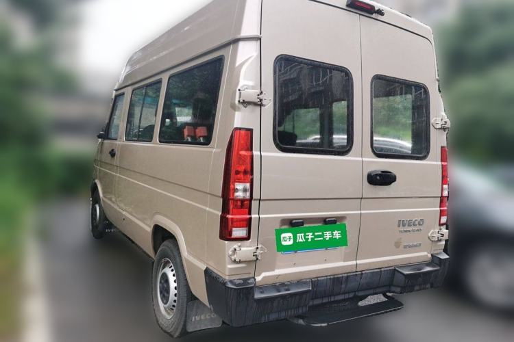 Used Iveco Daily 2023 2.5T A35M1 Short Wheelbase Mid-Height Single-Tire Side-Sliding Door 5–9 Seats Rear Left 45 Deg