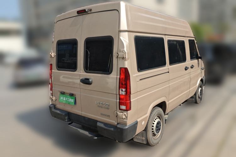 Used Iveco Daily 2023 2.5T A35M1 Short Wheelbase Mid-Height Single-Tire Side-Sliding Door 5–9 Seats Rear Right 45 Deg
