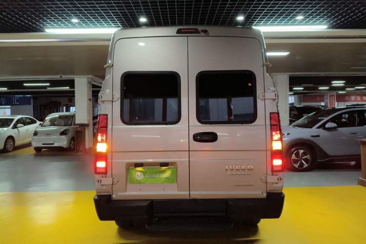 Used Iveco Daily 2023 2.5T A37M1 Long Wheelbase Mid-Height Dual-Tire Side-Sliding Doors 5–9 Seats Rear