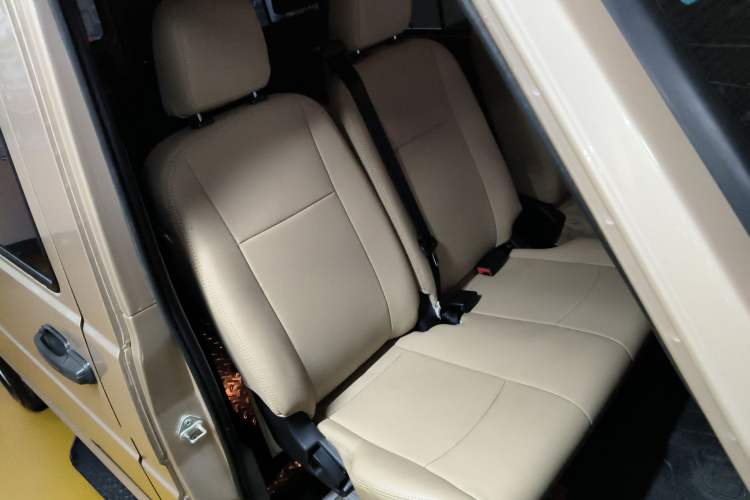 Used Iveco Daily 2023 2.5T A37M1 Long Wheelbase Mid-Height Dual-Tire Side-Sliding Doors 5–9 Seats Right Front Seat