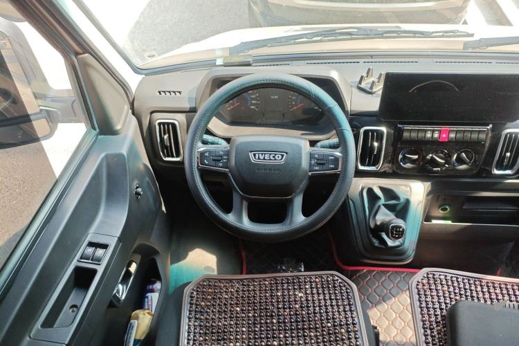 Used Iveco Daily 2023 2.5T A35M1 Short Wheelbase Mid-Height Single-Tire Side-Sliding Door 5–9 Seats Steering Wheel
