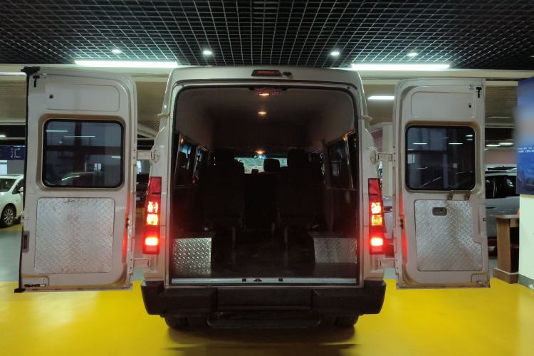 Used Iveco Daily 2023 2.5T A37M1 Long Wheelbase Mid-Height Dual-Tire Side-Sliding Doors 5–9 Seats Trunk