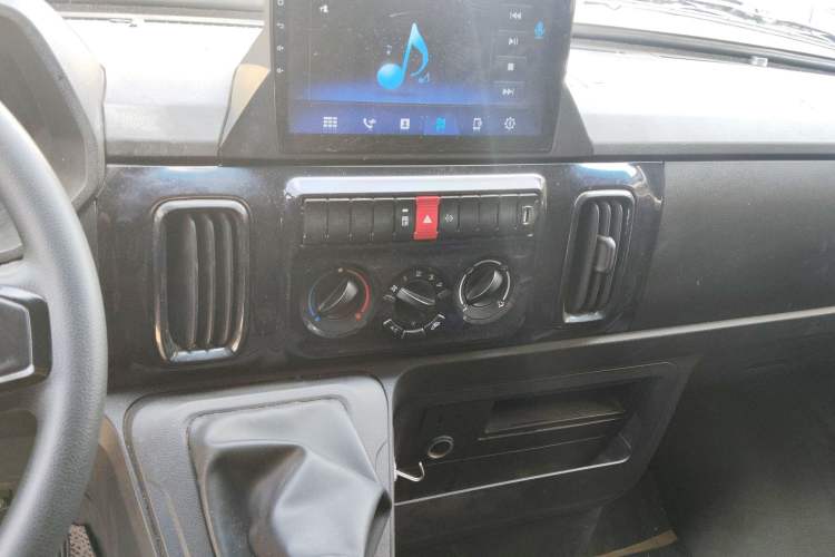 Used Iveco Daily 2024 2.5T A37M1 Mid-Range Commercial Vehicle Long Wheelbase Mid-Roof Design Single-Tire Side-Swing Door Audio And AC Panel