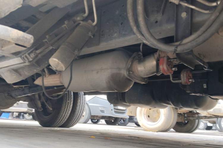 Used Iveco Daily 2024 2.5T A37M1 Mid-Range Commercial Vehicle Long Wheelbase Mid-Roof Design Single-Tire Side-Swing Door Chassis Front Right