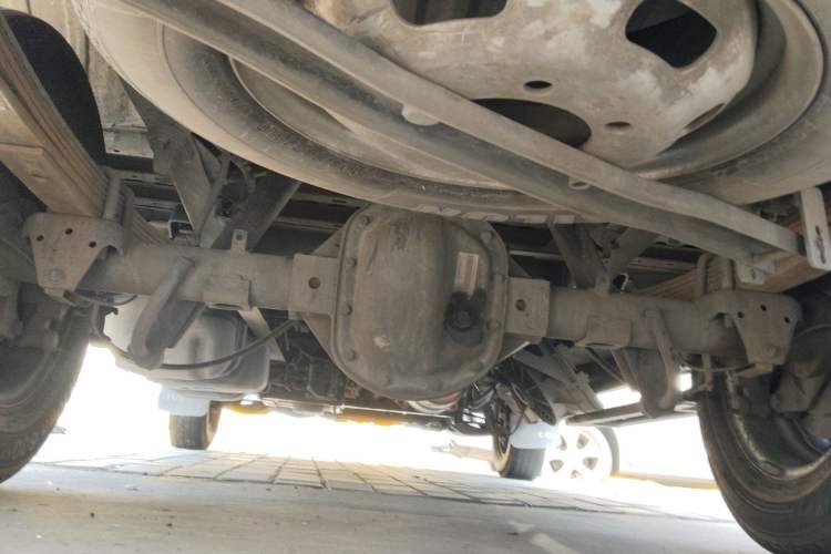 Used Iveco Daily 2024 2.5T A37M1 Mid-Range Commercial Vehicle Long Wheelbase Mid-Roof Design Single-Tire Side-Swing Door Chassis Rear
