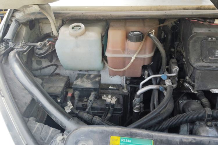 Used Iveco Daily 2024 2.5T A37M1 Mid-Range Commercial Vehicle Long Wheelbase Mid-Roof Design Single-Tire Side-Swing Door Engine Bay Right