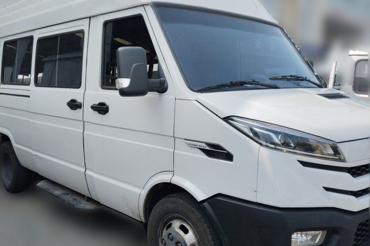 Used Iveco Daily 2024 2.5T A37M1 Mid-Range Commercial Vehicle Long Wheelbase Mid-Roof Design Single-Tire Side-Swing Door Front Right 45 Deg