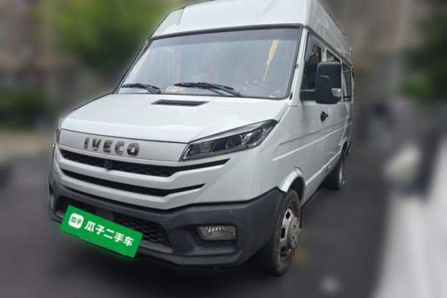 Used Iveco Daily Manual 6-seat 2.5T diesel