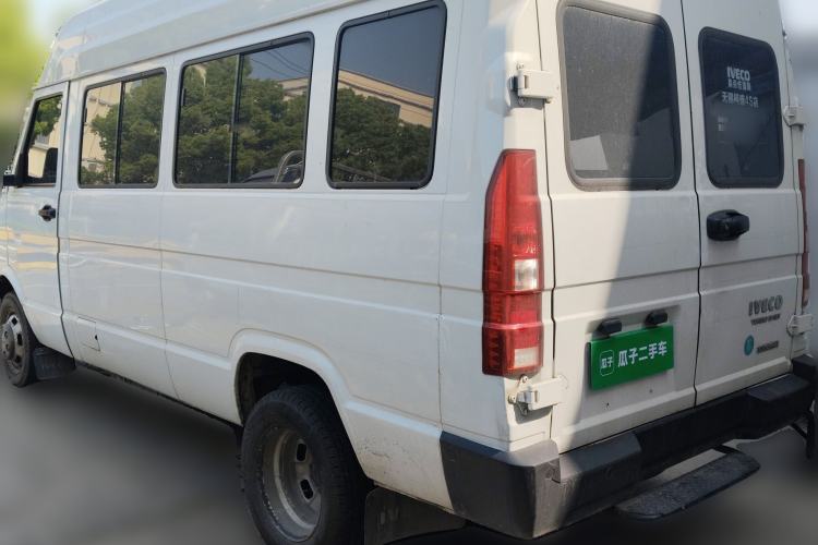 Used Iveco Daily 2024 2.5T A37M1 Mid-Range Commercial Vehicle Long Wheelbase Mid-Roof Design Single-Tire Side-Swing Door Rear Left 45 Deg