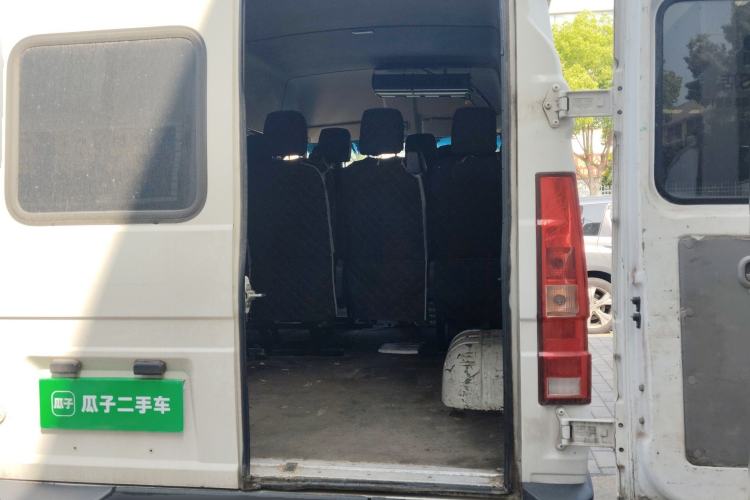 Used Iveco Daily 2024 2.5T A37M1 Mid-Range Commercial Vehicle Long Wheelbase Mid-Roof Design Single-Tire Side-Swing Door Trunk
