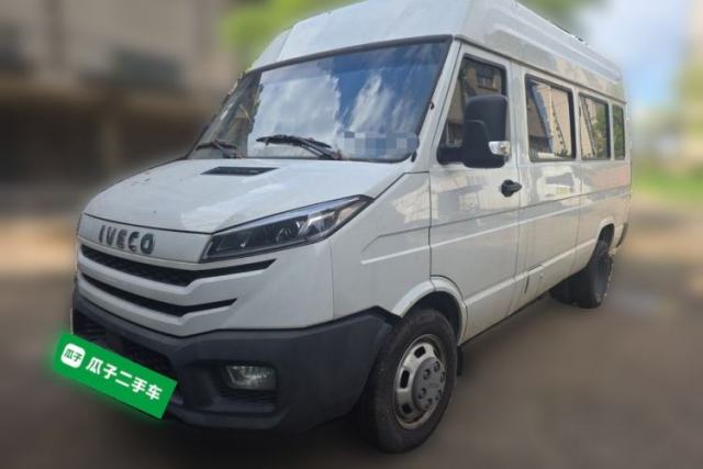 Used Iveco Daily Manual 7-seater 2.5T diesel