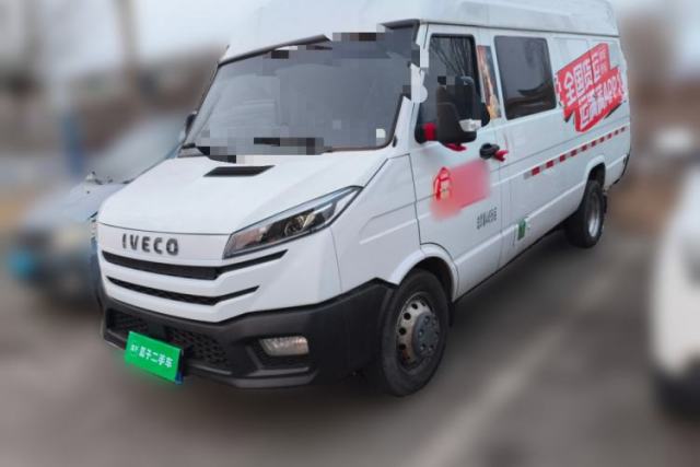 Used Iveco Daily 2025 2.5T V40 Van Transporter Enhanced Green Lane Version Long Wheelbase Mid-Roof Design Dual Tires