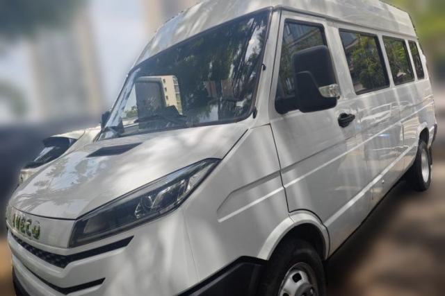 Ojetý Iveco Daily 2025 Model V37 Van 2.5T Manual Mid-Wheelbase Mid-Roof Dual-Tire