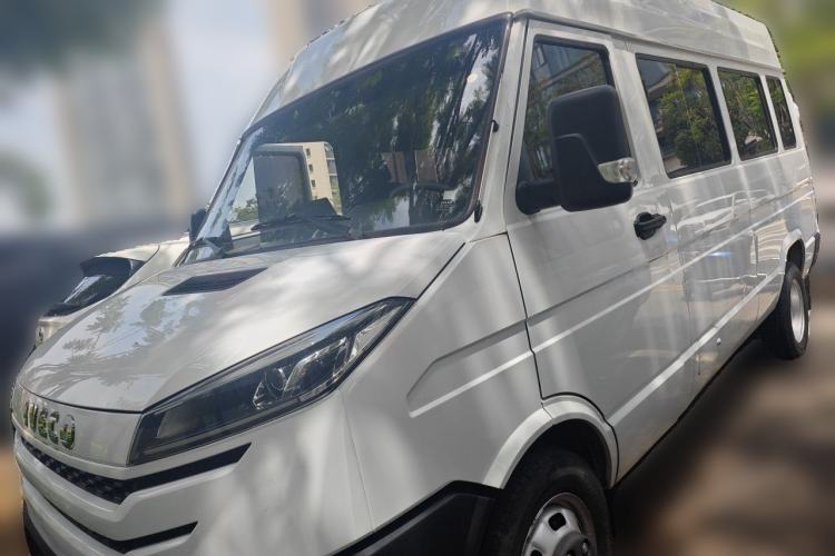 Iveco Daily 2025 Model V37 Van 2.5T Manual Mid-Wheelbase Mid-Roof Dual-Tire usado Guazi used car, China used car export, Used car for sale, Used cars, Cheapest cars for sale