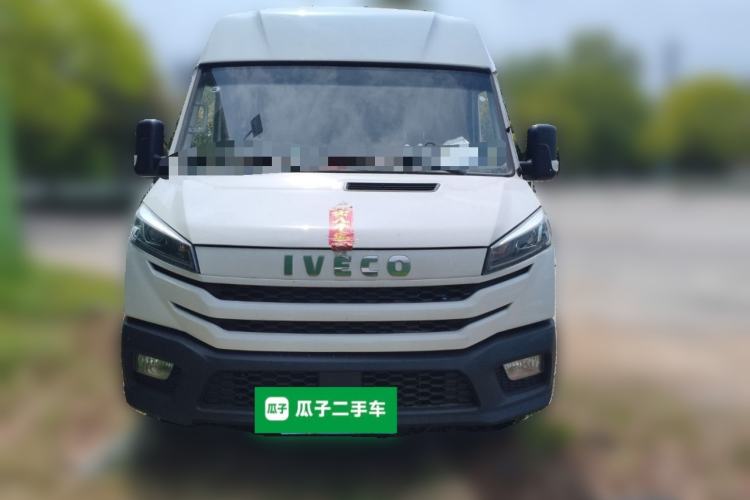 Used Iveco Daily 2025 2.5T V37 Van Transporter Green Lane Enhanced Version Mid-Chassis Mid-Roof Dual Tires Front