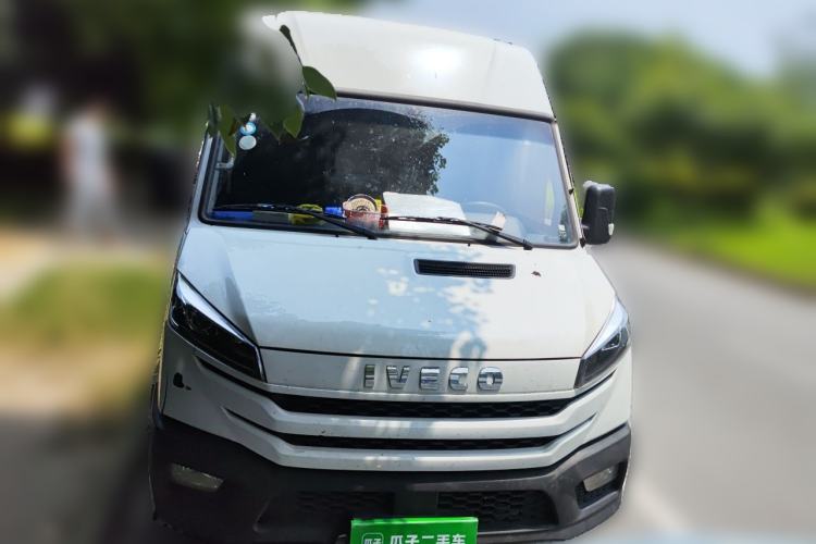 Used Iveco Daily 2025 2.5T V37 Van Transporter Green Lane Enhanced Version Mid-Chassis Mid-Roof Dual Tires Front