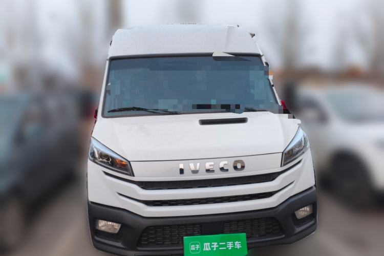 Used Iveco Daily 2025 2.5T V40 Van Transporter Enhanced Green Lane Version Long Wheelbase Mid-Roof Design Dual Tires Front