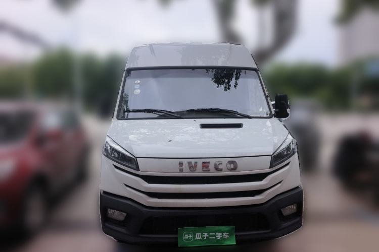 Used Iveco Daily 2025 2.5T V40 Van Transporter Enhanced Green Lane Version Long Wheelbase Mid-Roof Design Dual Tires Front