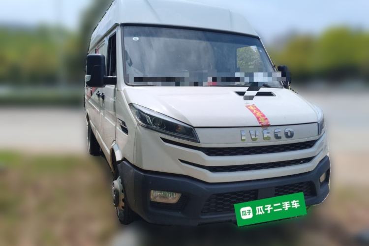 Used Iveco Daily 2025 2.5T V37 Van Transporter Green Lane Enhanced Version Mid-Chassis Mid-Roof Dual Tires Front Right 45 Deg