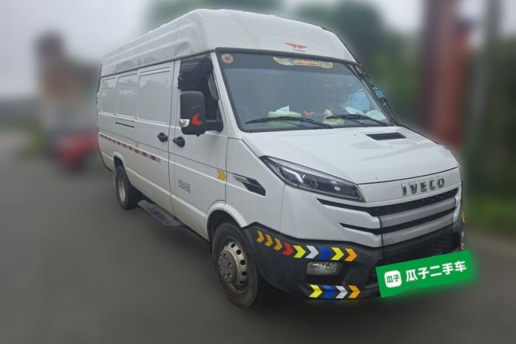 Used Iveco Daily 2025 2.5T V40 Van Transporter Enhanced Green Lane Version Long Wheelbase Mid-Roof Design Dual Tires Front Right 45 Deg