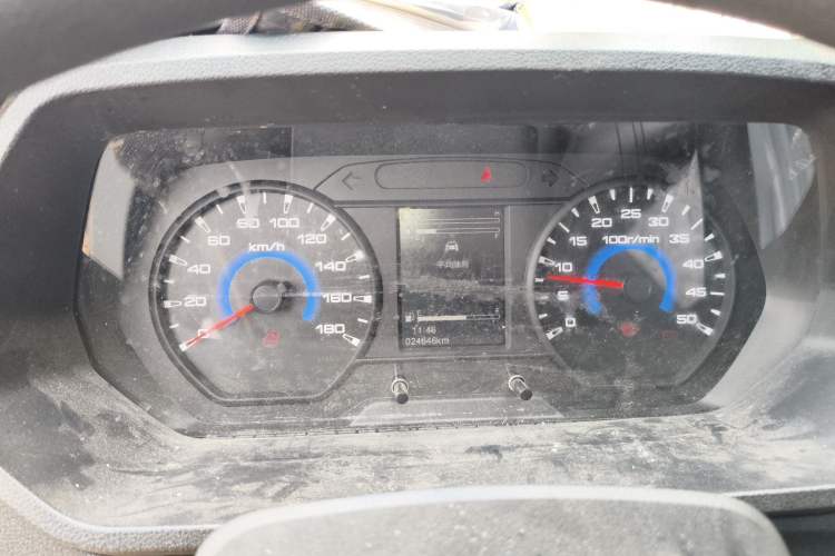 Used Iveco Daily 2025 2.5T V37 Van Transporter Green Lane Enhanced Version Mid-Chassis Mid-Roof Dual Tires Instrument Cluster