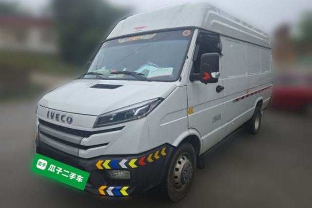 Used Iveco Daily 2025 2.5T V40 Van Transporter Enhanced Green Lane Version Long Wheelbase Mid-Roof Design Dual Tires