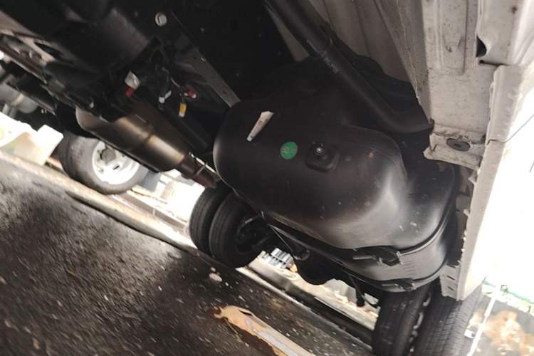 Used Iveco Daily 2025 2.5T A37M1 Multi-Purpose Passenger Vehicle Mid-Frame Mid-Roof Dual Tires Left Side Sill