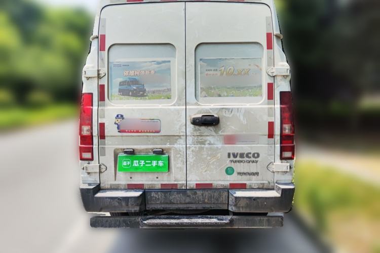 Used Iveco Daily 2025 2.5T V37 Van Transporter Green Lane Enhanced Version Mid-Chassis Mid-Roof Dual Tires Rear