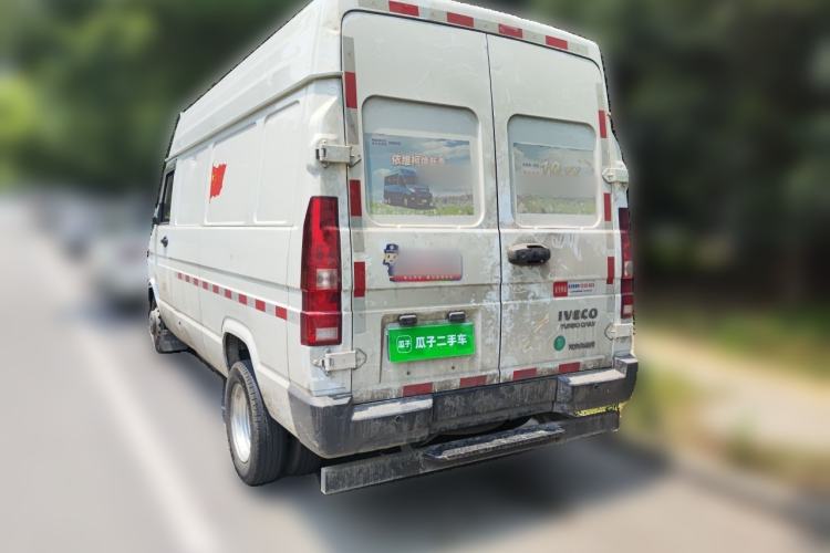 Used Iveco Daily 2025 2.5T V37 Van Transporter Green Lane Enhanced Version Mid-Chassis Mid-Roof Dual Tires Rear Left 45 Deg