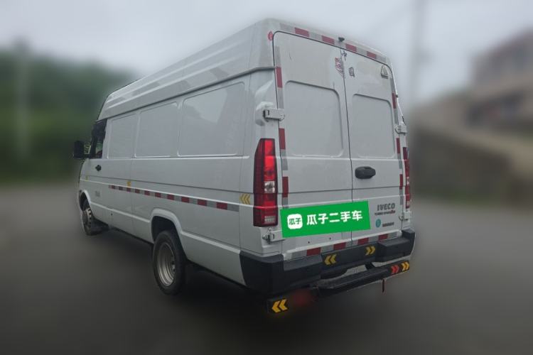 Used Iveco Daily 2025 2.5T V40 Van Transporter Enhanced Green Lane Version Long Wheelbase Mid-Roof Design Dual Tires Rear Left 45 Deg