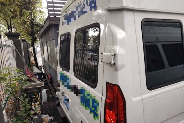 Used Iveco Daily 2025 2.5T A37M1 Multi-Purpose Passenger Vehicle Mid-Frame Mid-Roof Dual Tires Rear